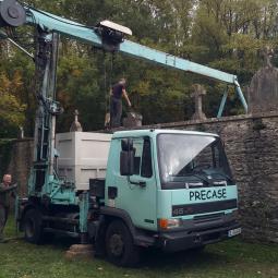 pose de caveau par dessus un mur