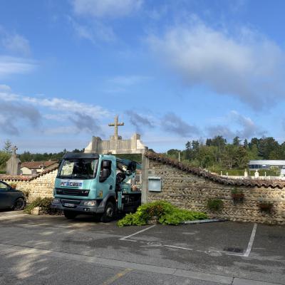 CAMION PRECASE PASSAGE PORCHE CIMETIERE 