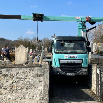 POSE DE CAVEAU ALLEE ETROITE PRECASE